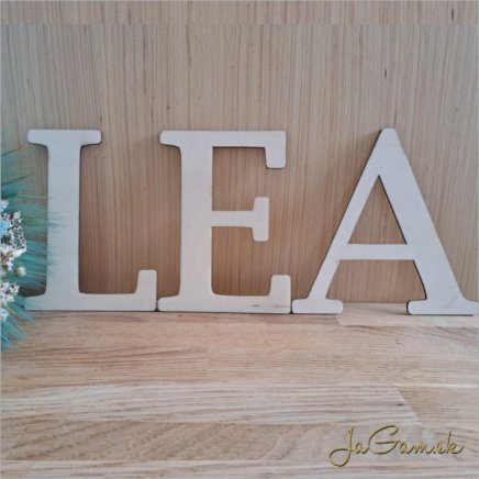 Drevené písmeno 18cm (P26p)