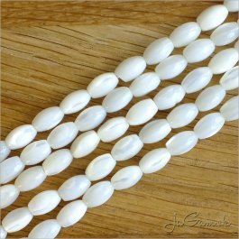 Perleť prírodná ovál 8x5mm, šnúra cca 40 cm (18029)