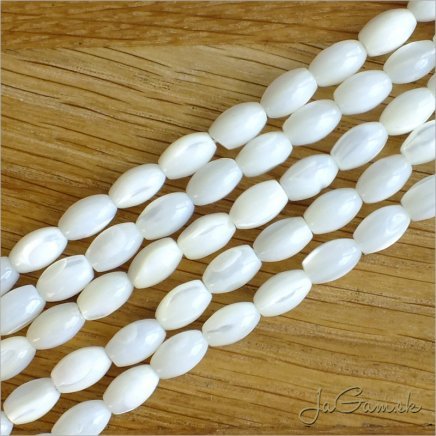 Perleť prírodná ovál 8x5mm, šnúra cca 40 cm (18029)