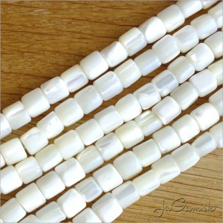 Perleť prírodná korálky 3x4mm valček, šnúra cca 40cm (18018)