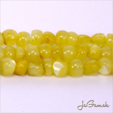 Perleť prírodná nuget 3x4mm, šnúra cca 39 cm (18030)